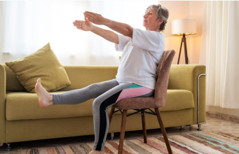 Vježbe na stolici za starije osobe
