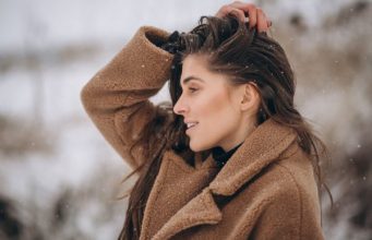 Zašto se kosa brzo masti zimi i kako to spriječiti: savjeti dermatologa