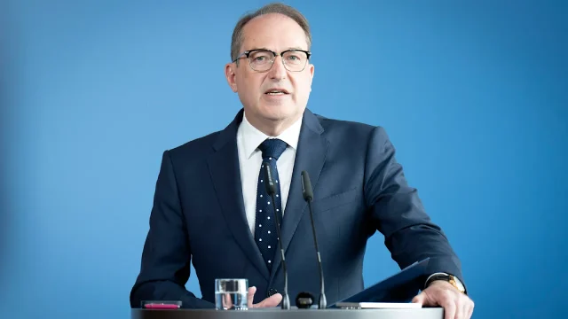 DRAMATISCHE WARNUNG AUS BERLIN: Politische Gewalt wird zum immer größeren Problem