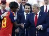 SEHEN SIE SICH DAS AN! Lippenleserin enthüllt: Trump sagte jedem Spanien-Spieler denselben Satz SEHEN SIE SICH DAS AN! Lippenleserin enthüllt: Trump sagte jedem Spanien-Spieler denselben Satz