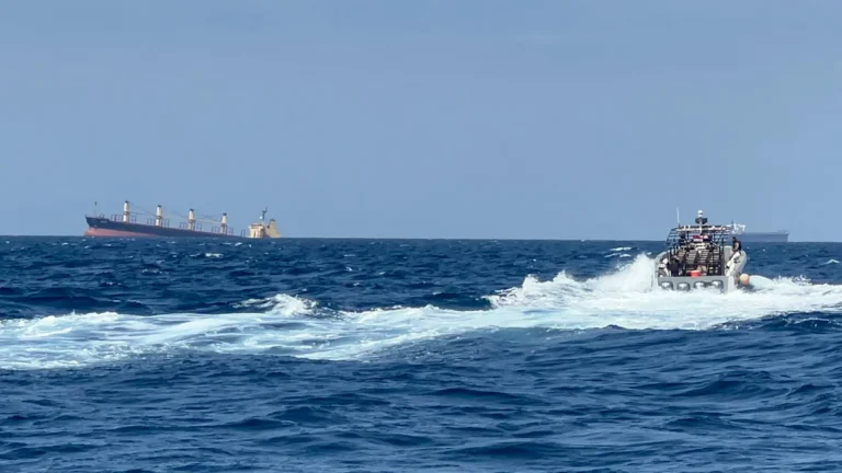 BRITEN SCHLAGEN ALARM: Frachtschiff vor Jemen attackiert